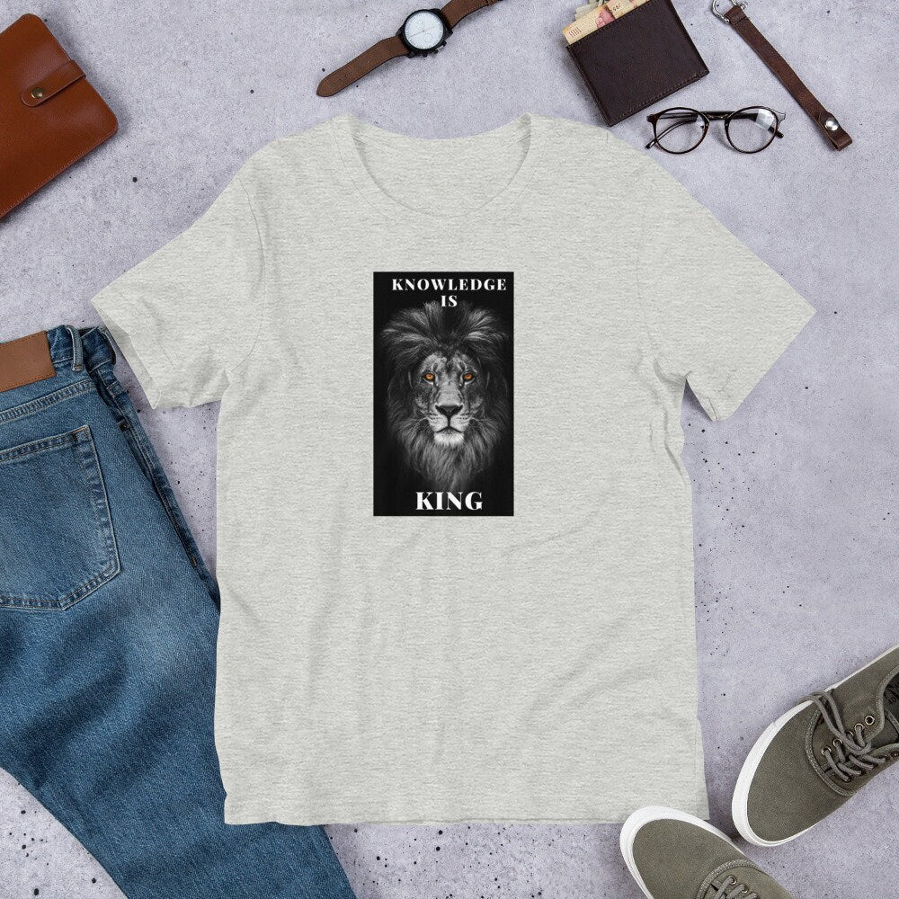 Knowledge is King - T-shirt